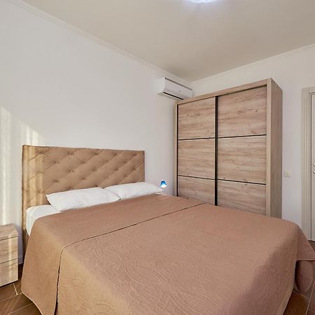 Adria Lux Apartmens 2 Светі-Стефан Екстер'єр фото