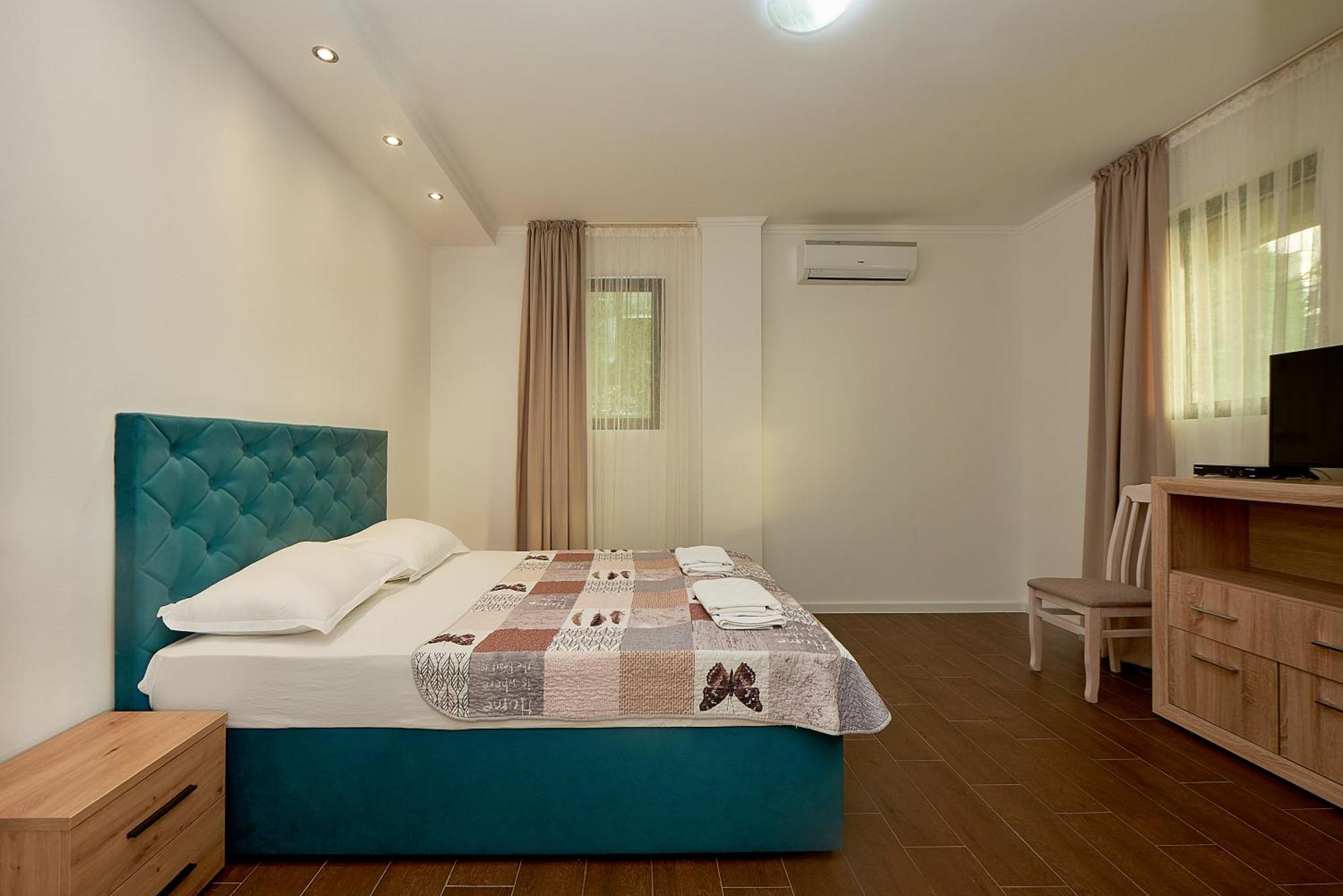Adria Lux Apartmens 2 Светі-Стефан Екстер'єр фото