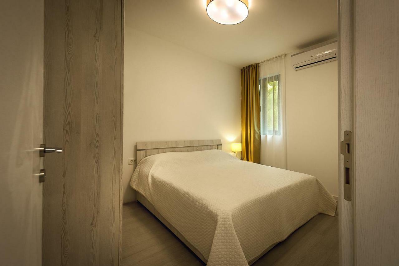Adria Lux Apartmens 2 Светі-Стефан Екстер'єр фото